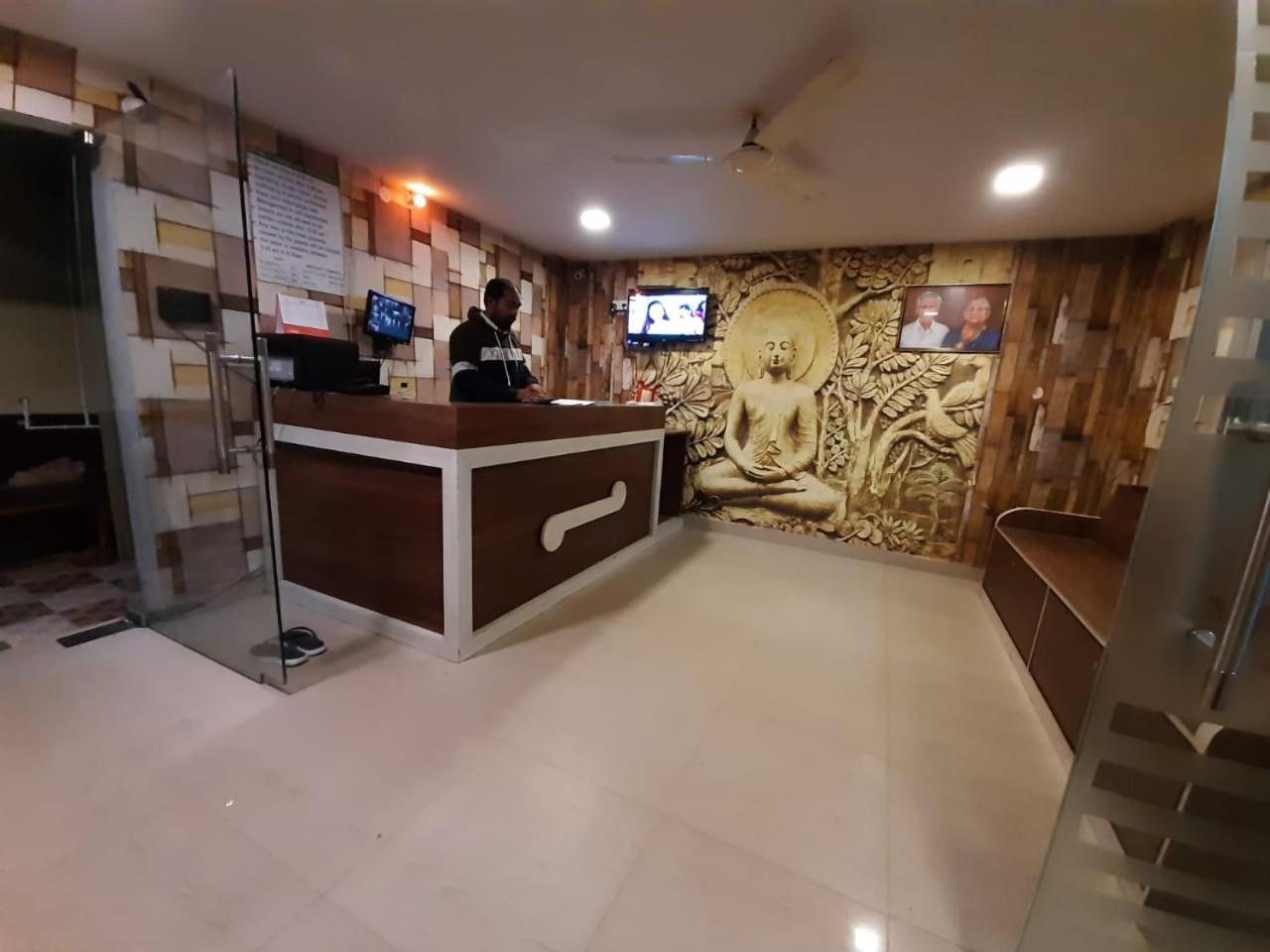Hotel Vashishta Inn Paderu Eksteriør bilde